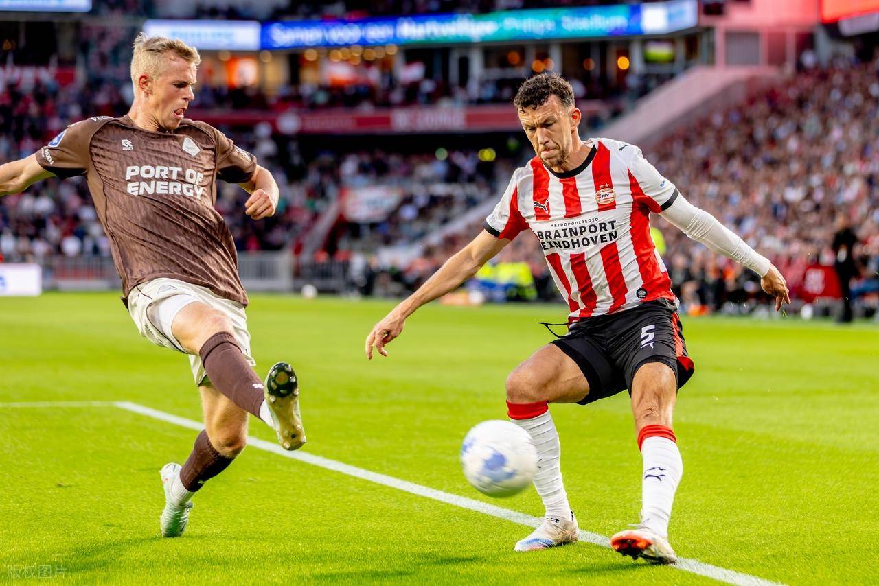 2-0大冷门，荷甲第16完胜荷甲第2，欧冠前冠军3连胜遭终结